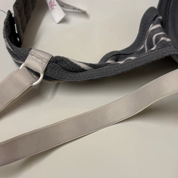 La vie en rose Gray Polka Dot Lace Bra, 36C - Picture 9 of 9